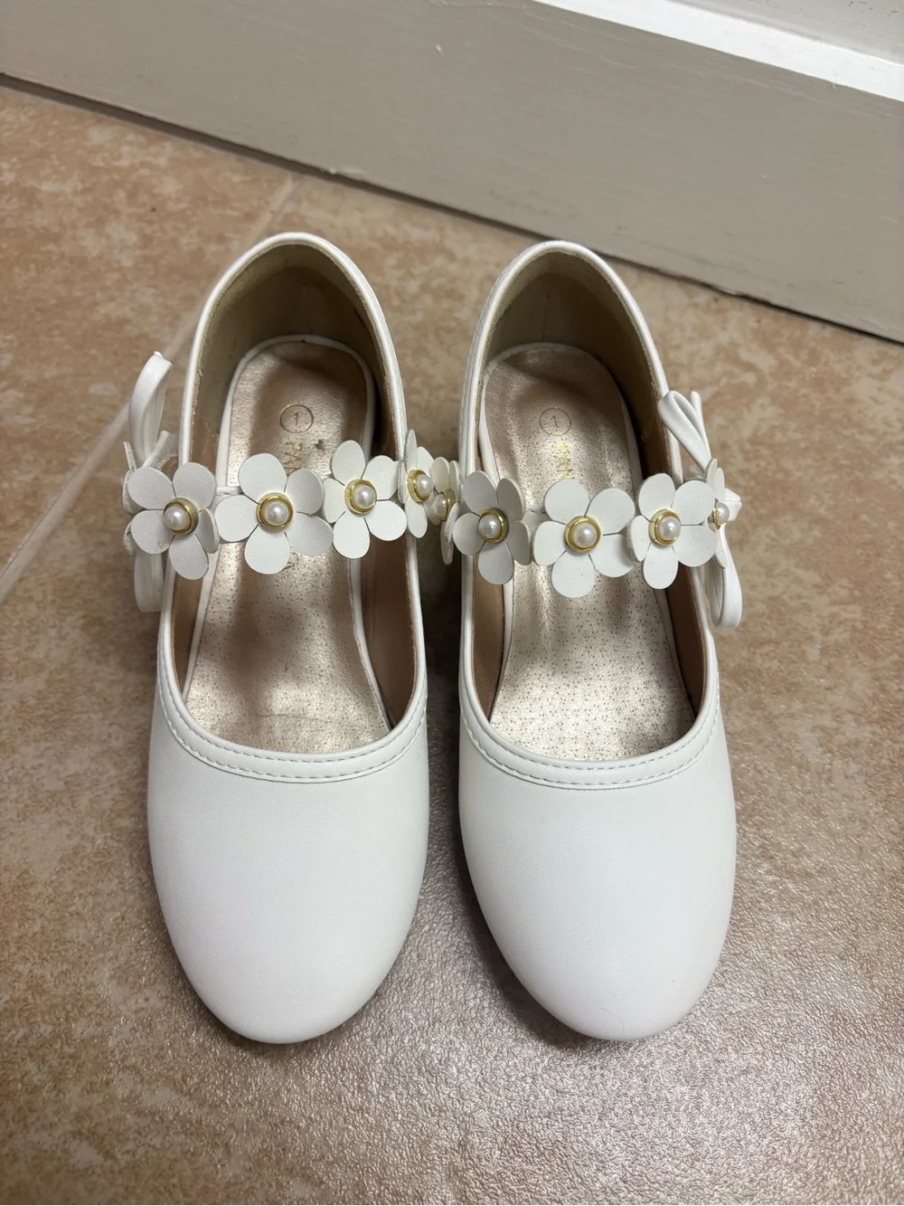 Girls White Floral Strap Dress Low Heel Shoes size 1 Like new condition